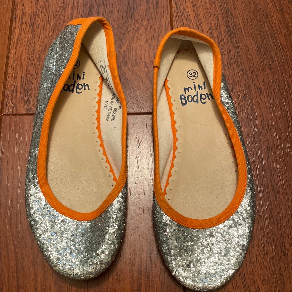 Mini Boden flats size 32